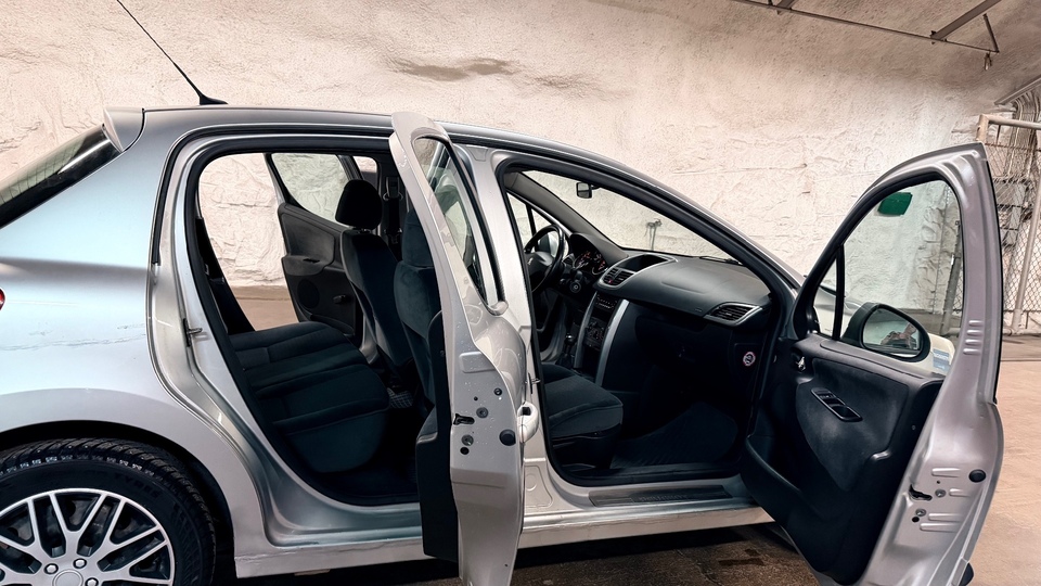 Peugeot 207 vaihtoauto