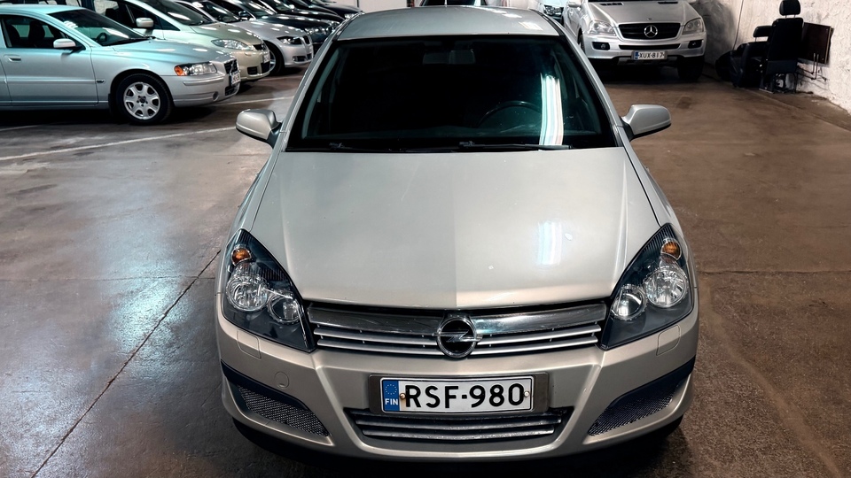 Opel Astra vaihtoauto