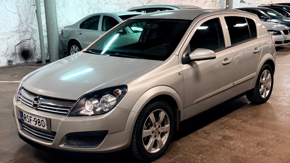 Opel Astra vaihtoauto