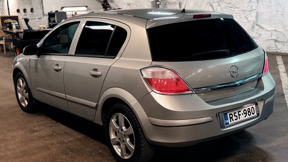 Opel Astra vaihtoauto