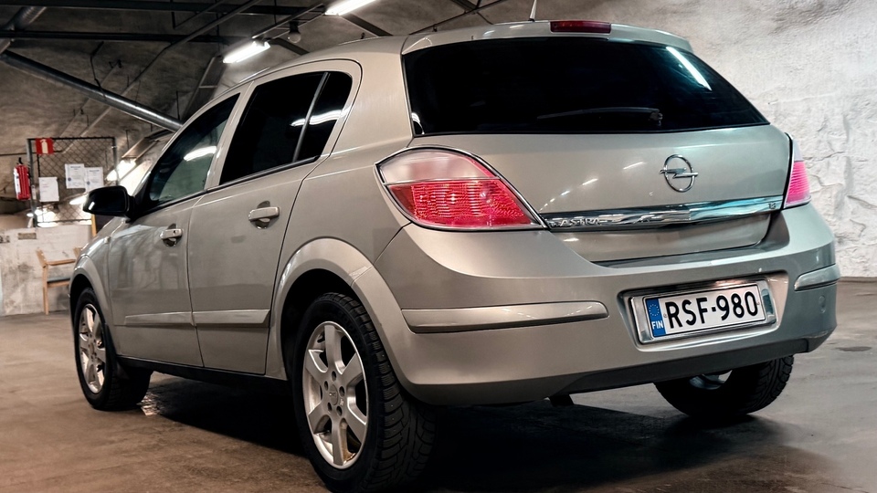 Opel Astra vaihtoauto