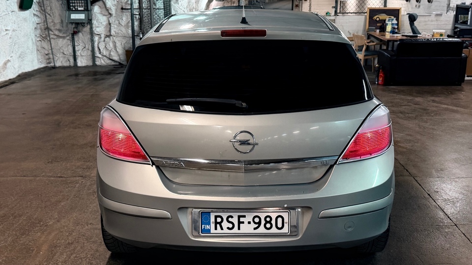 Opel Astra vaihtoauto