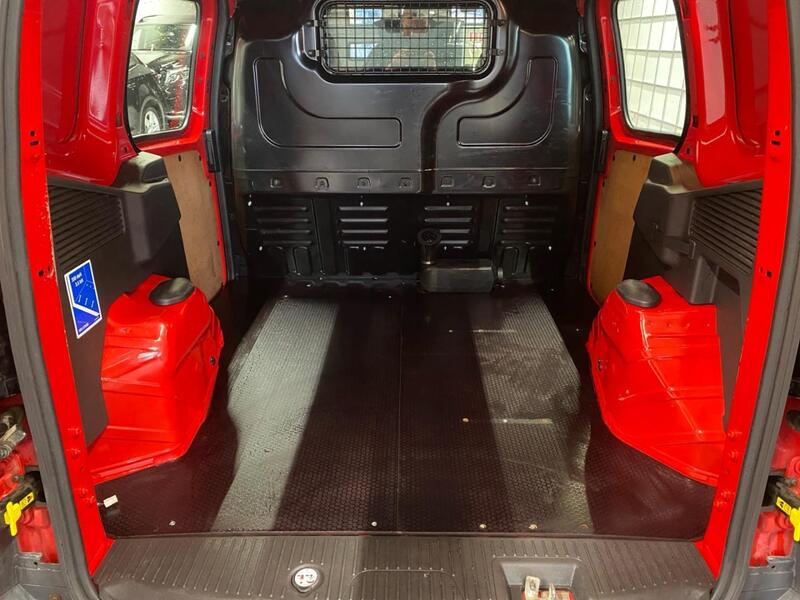 Ford Transit Courier vaihtoauto