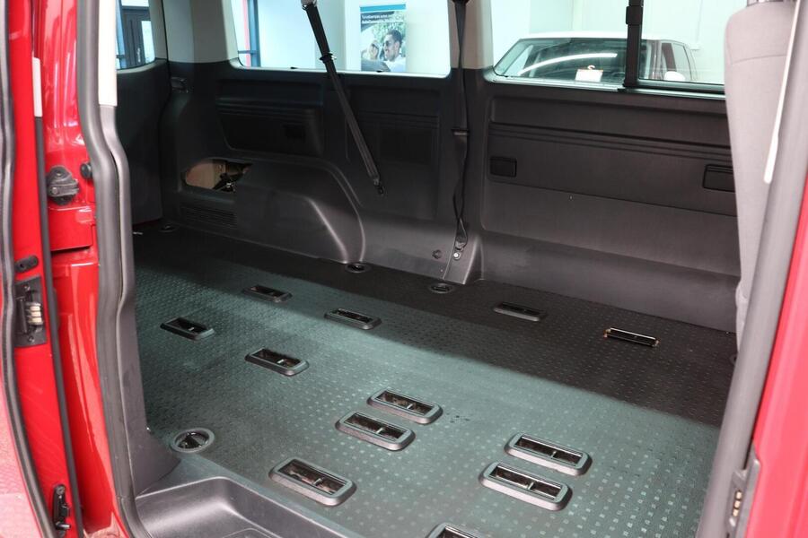 Volkswagen Caravelle vaihtoauto