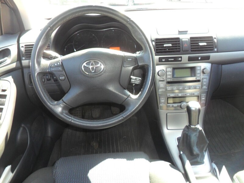Toyota Avensis vaihtoauto