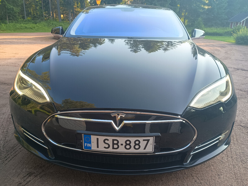 Tesla Model S vaihtoauto
