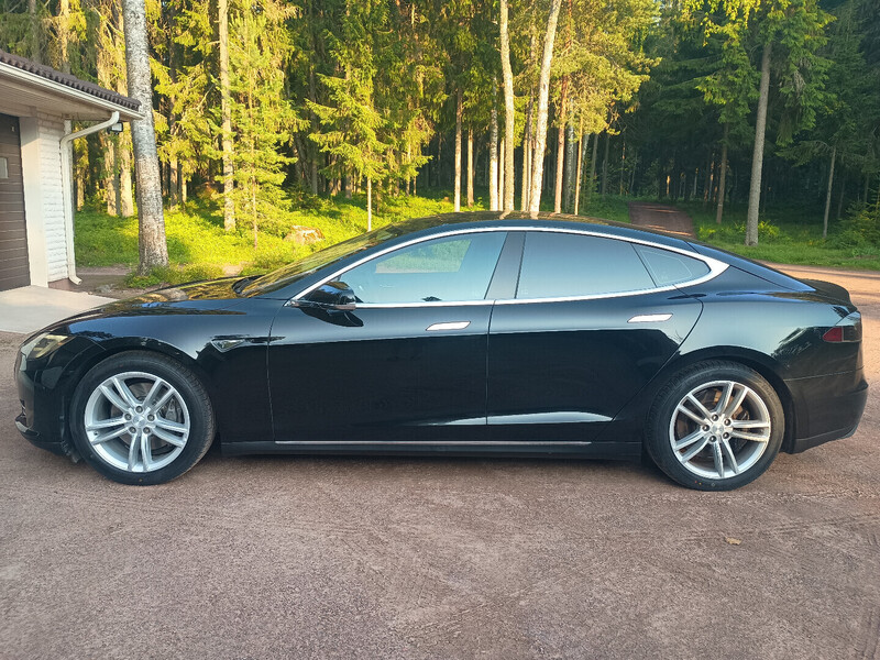 Tesla Model S vaihtoauto