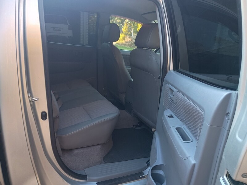 Toyota Hilux vaihtoauto