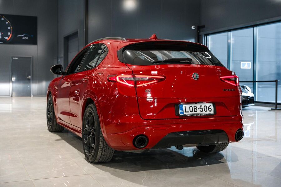 Alfa Romeo Stelvio vaihtoauto