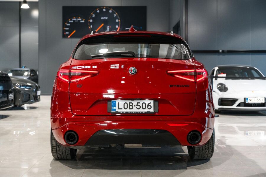 Alfa Romeo Stelvio vaihtoauto