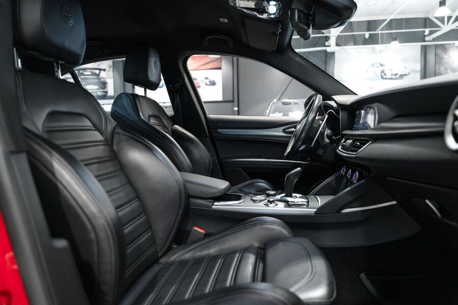 Alfa Romeo Stelvio vaihtoauto