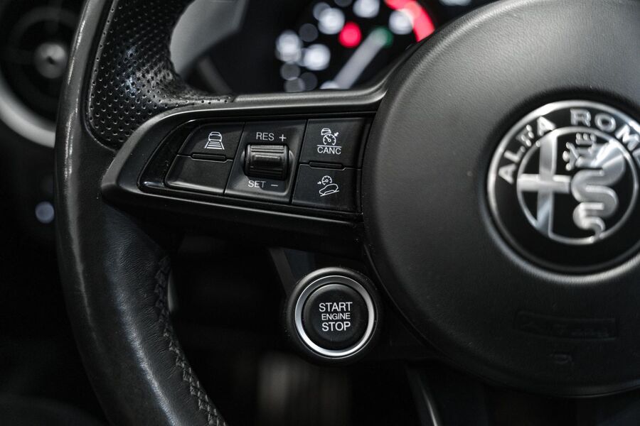 Alfa Romeo Stelvio vaihtoauto