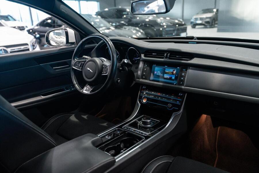 Jaguar XF vaihtoauto