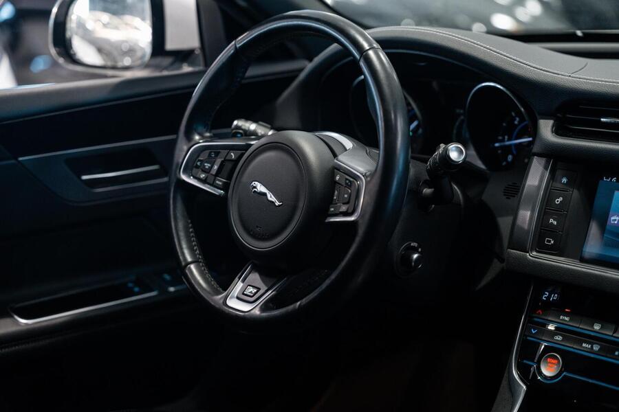 Jaguar XF vaihtoauto