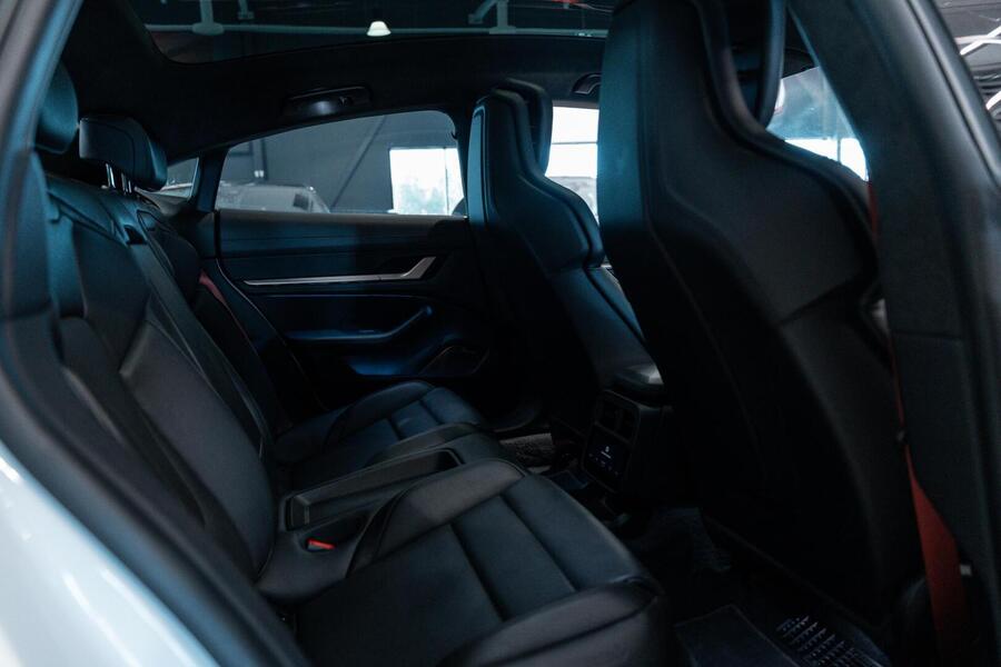 Porsche Taycan vaihtoauto