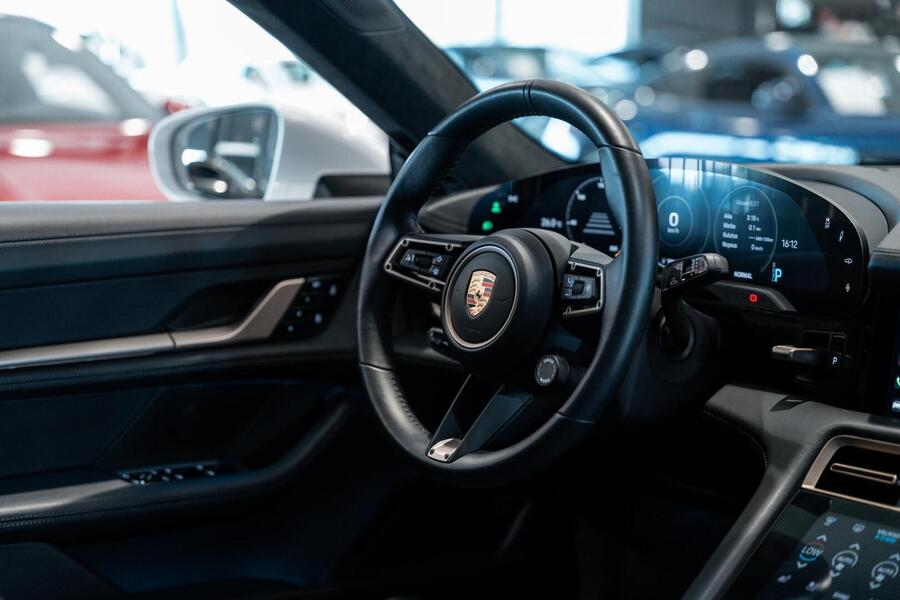 Porsche Taycan vaihtoauto