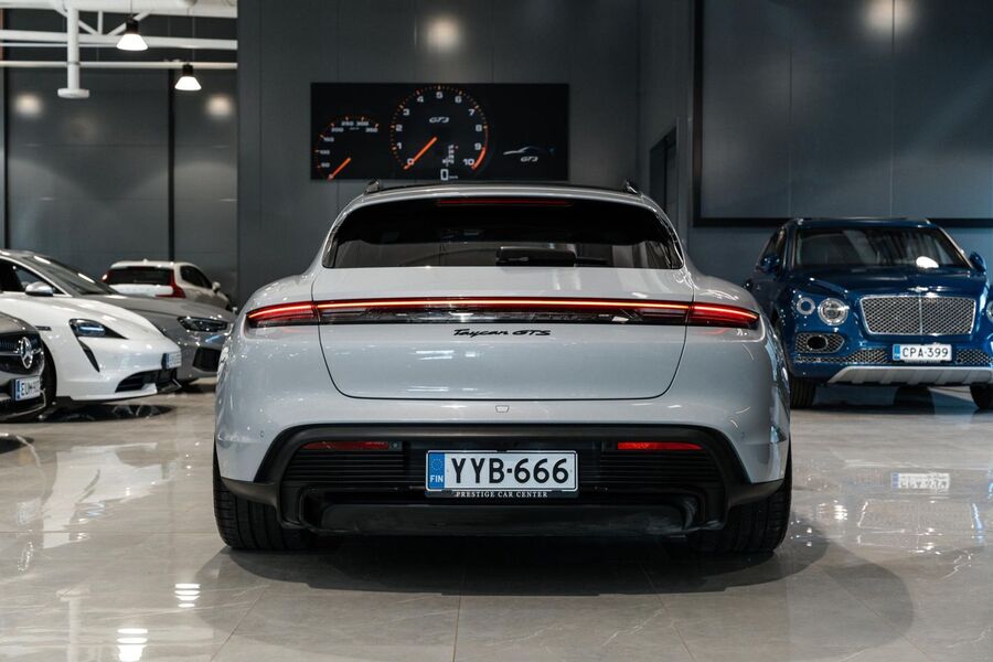 Porsche Taycan vaihtoauto