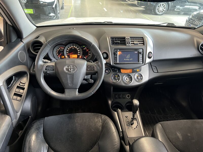 Toyota RAV4 vaihtoauto