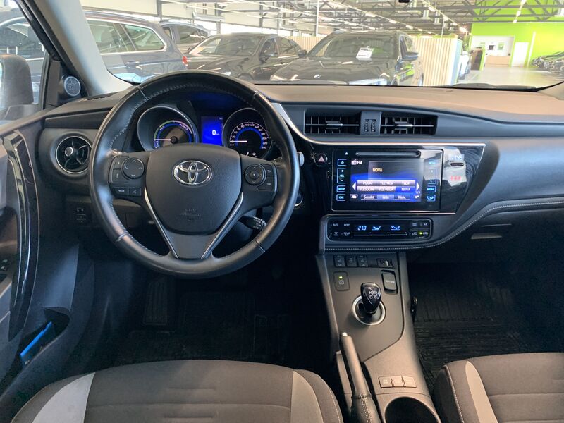 Toyota Auris vaihtoauto