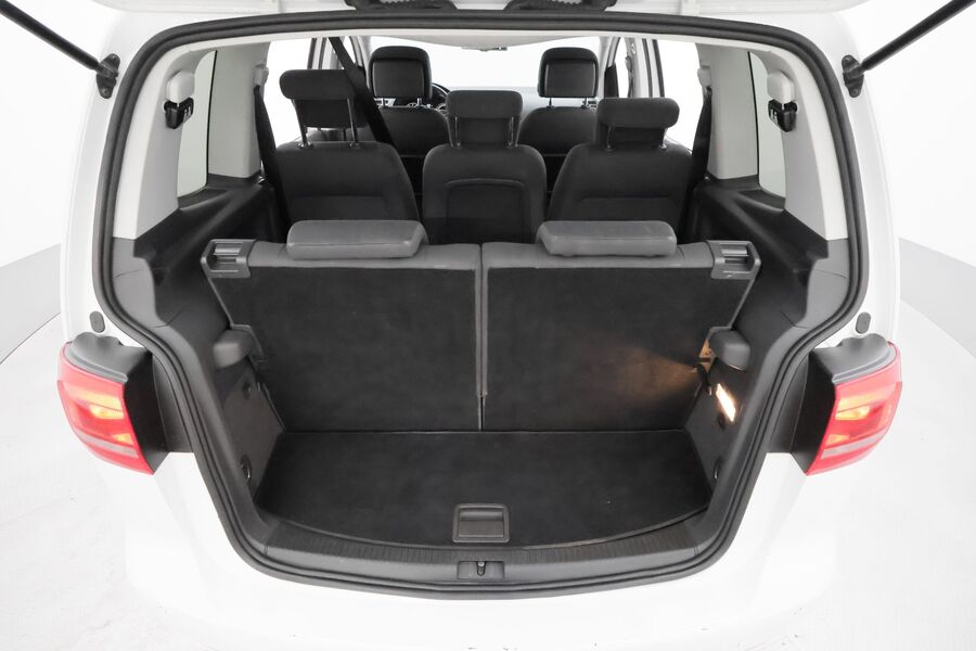 Volkswagen Touran vaihtoauto