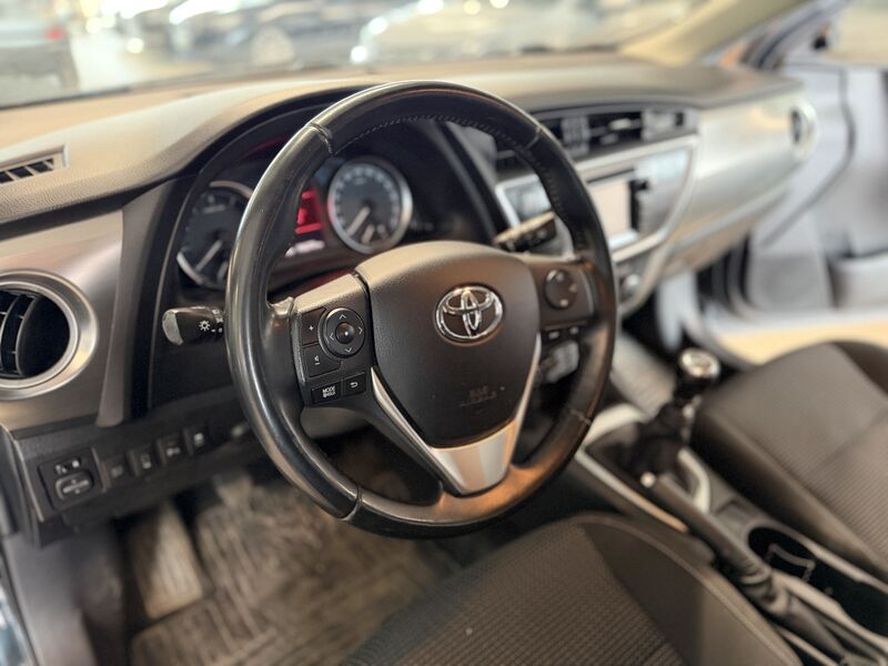 Toyota Auris vaihtoauto