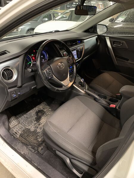 Toyota Auris vaihtoauto