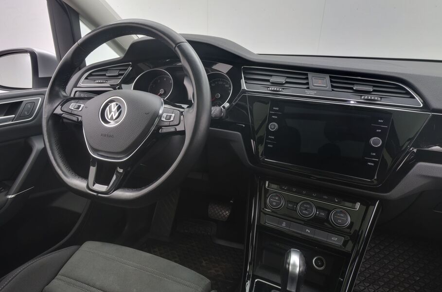 Volkswagen Touran vaihtoauto