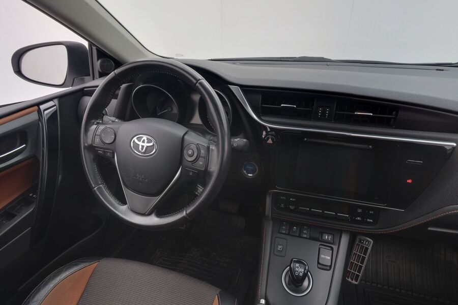 Toyota Auris vaihtoauto