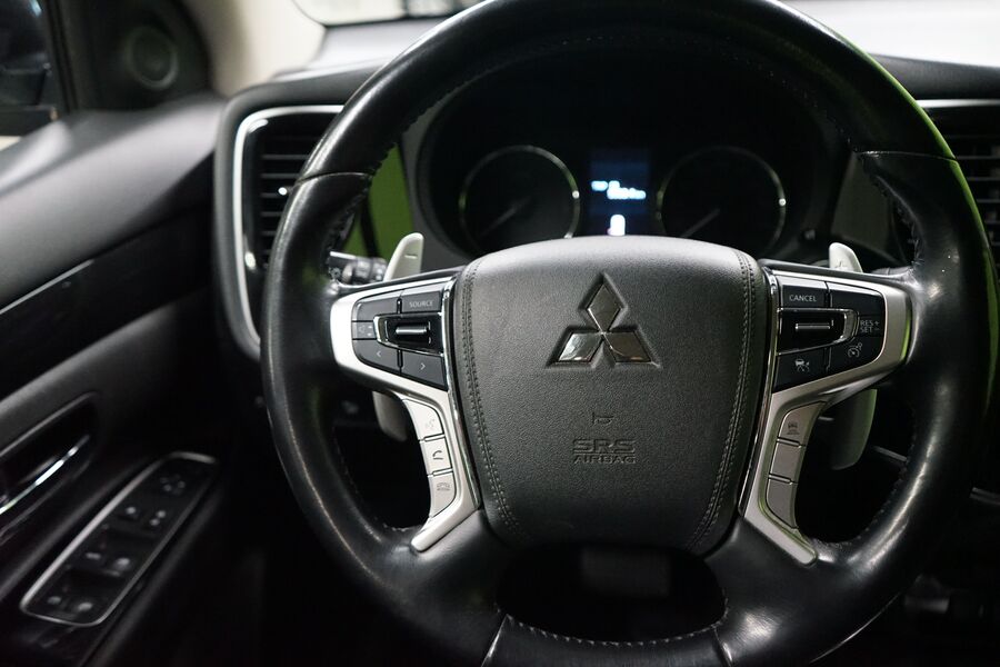 Mitsubishi Outlander PHEV vaihtoauto