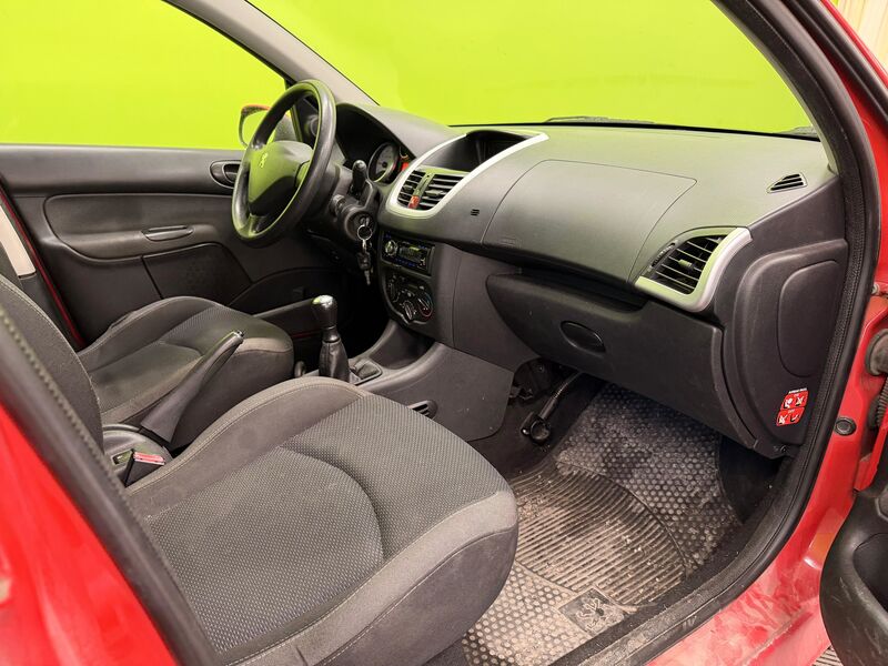 Peugeot 206 + vaihtoauto