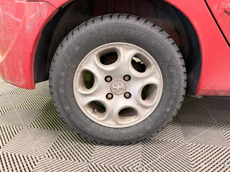 Peugeot 206 + vaihtoauto