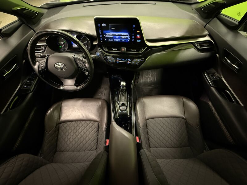 Toyota C-HR vaihtoauto