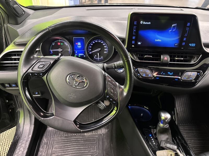 Toyota C-HR vaihtoauto
