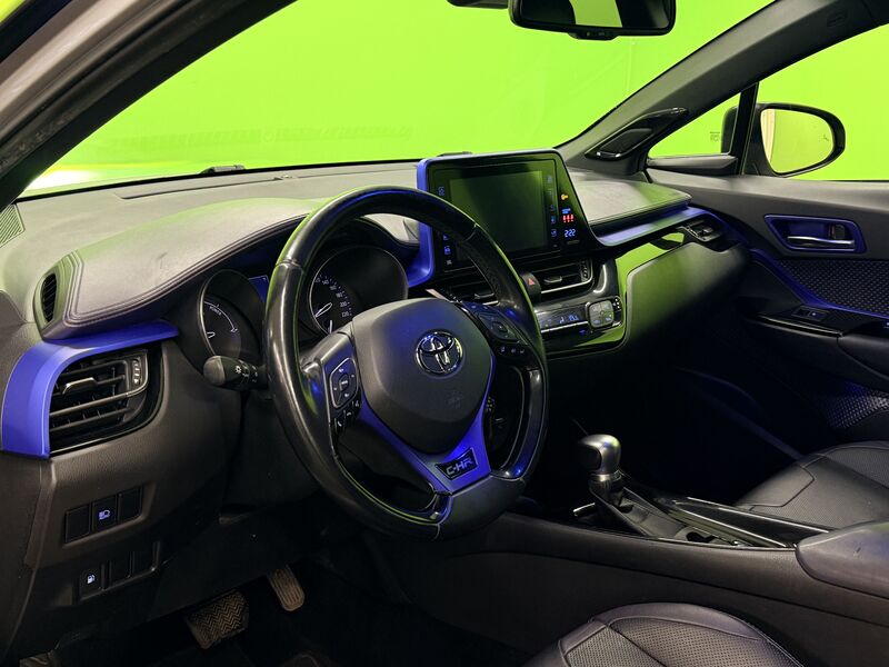 Toyota C-HR vaihtoauto