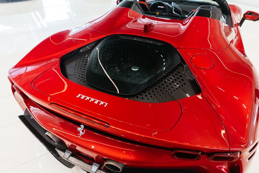 Ferrari SF90 vaihtoauto