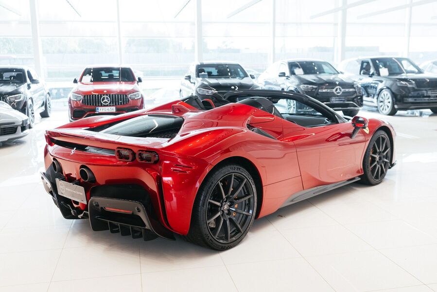 Ferrari SF90 vaihtoauto