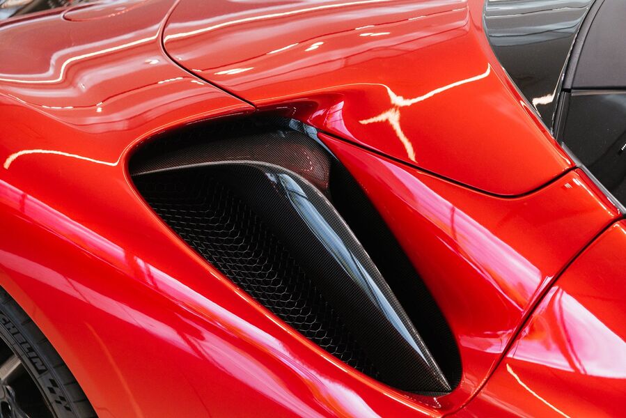 Ferrari SF90 vaihtoauto