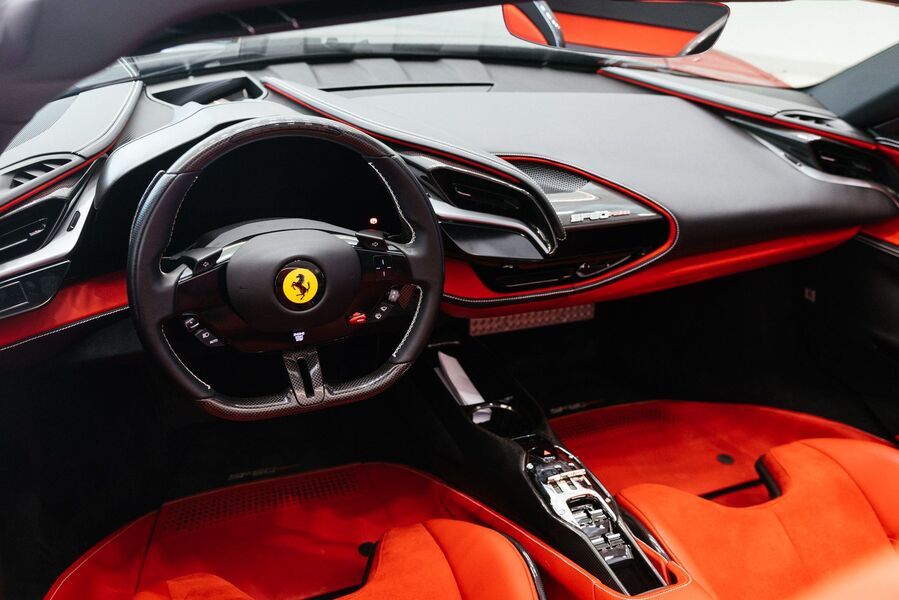 Ferrari SF90 vaihtoauto