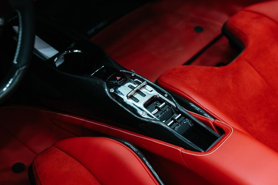 Ferrari SF90 vaihtoauto