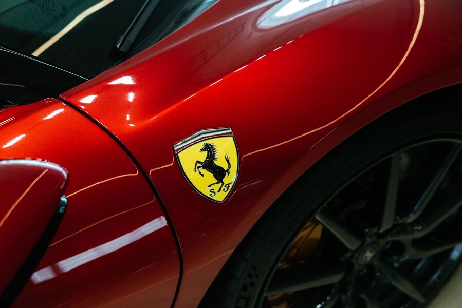 Ferrari SF90 vaihtoauto