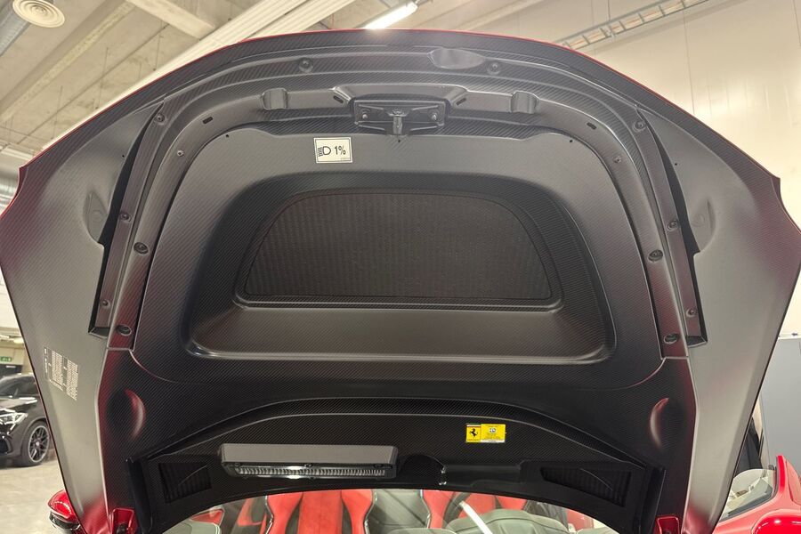 Ferrari SF90 vaihtoauto