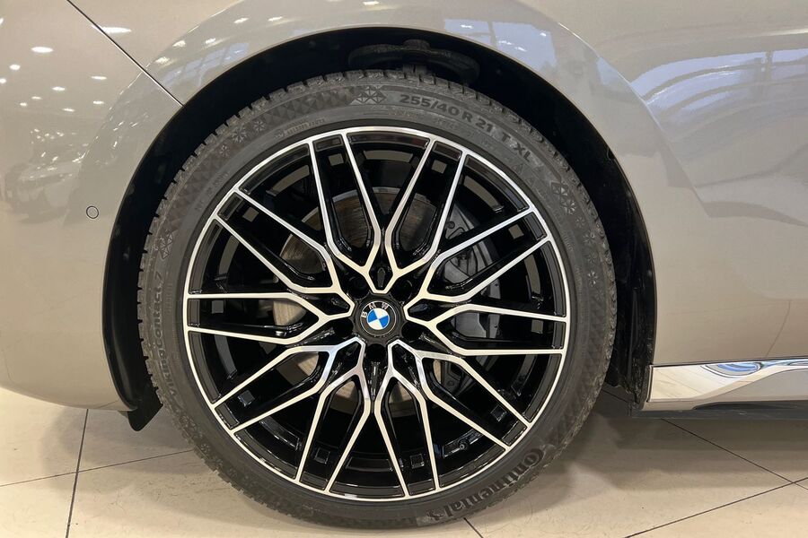 BMW i7 vaihtoauto