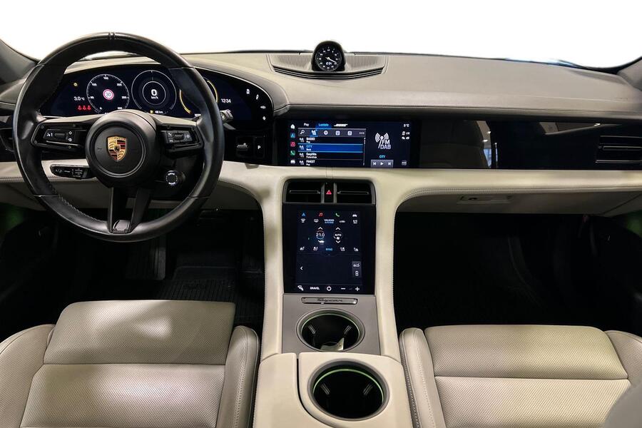 Porsche Taycan vaihtoauto