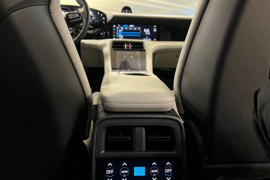 Porsche Taycan vaihtoauto