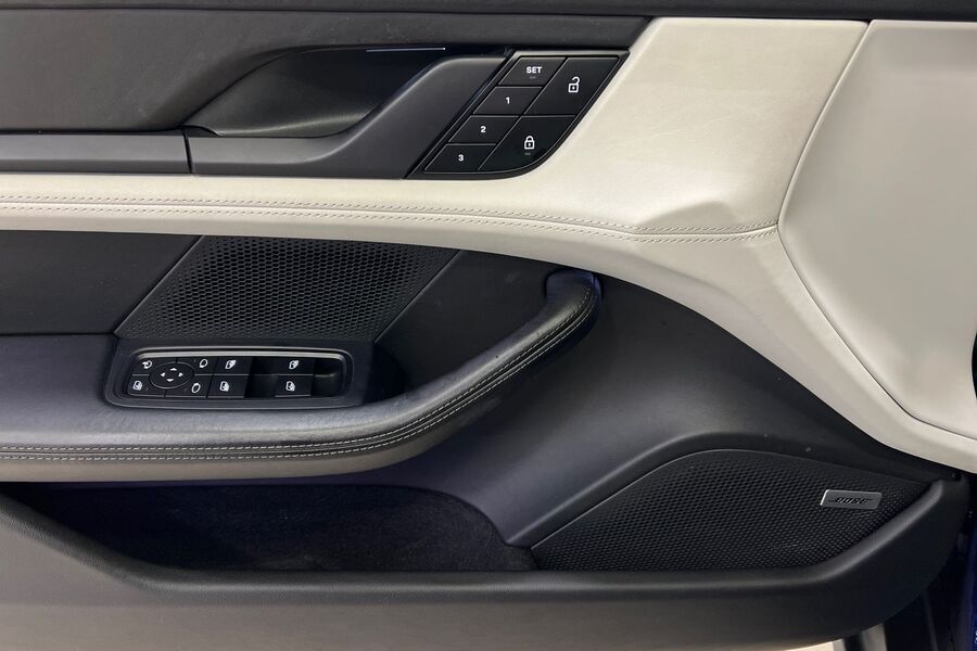 Porsche Taycan vaihtoauto