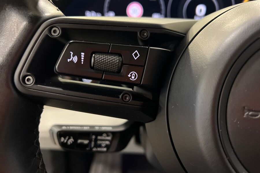 Porsche Taycan vaihtoauto