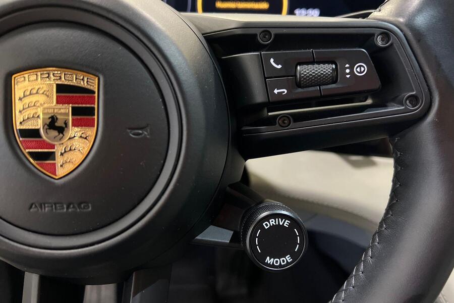 Porsche Taycan vaihtoauto