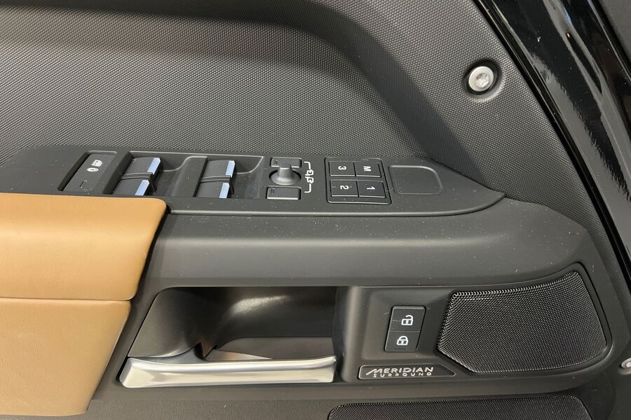 Land Rover Defender vaihtoauto