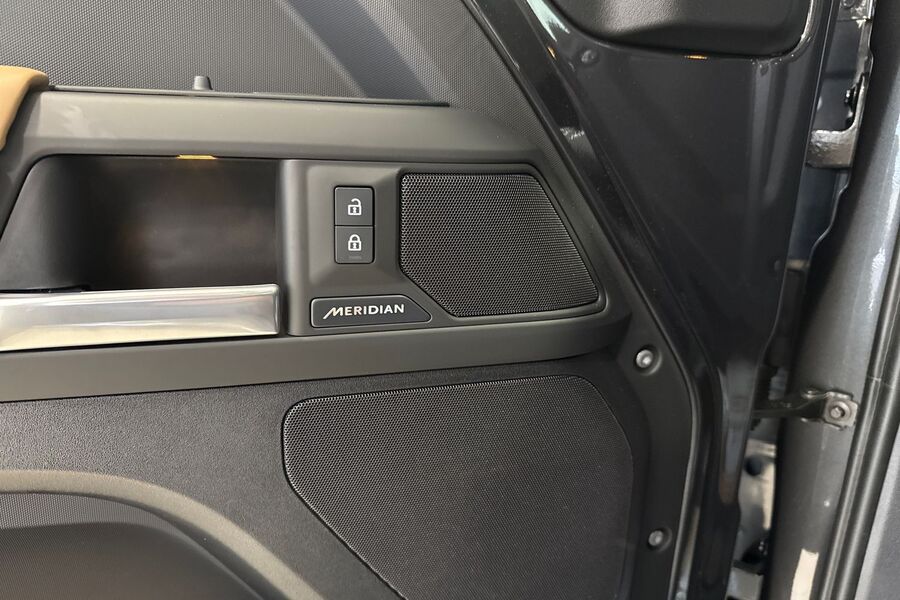 Land Rover Defender vaihtoauto