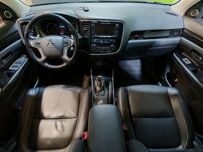 Mitsubishi Outlander PHEV vaihtoauto